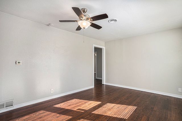 2009 Cloverdale Street, Arlington, TX 76010