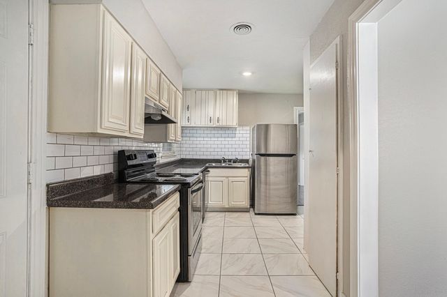 2009 Cloverdale Street, Arlington, TX 76010