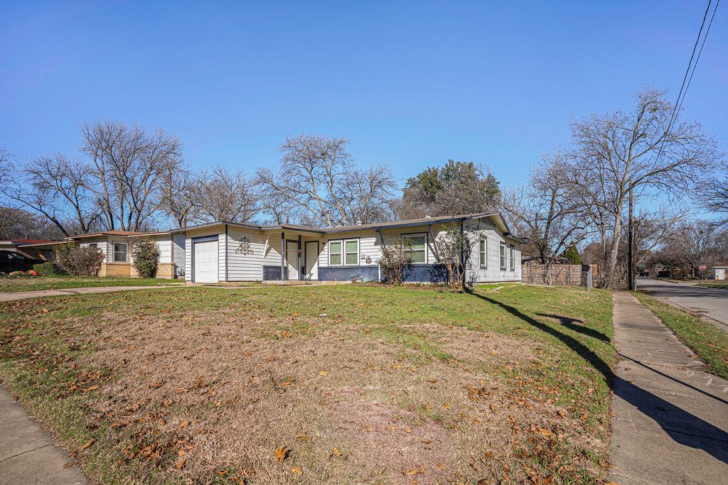 2009 Cloverdale Street, Arlington, TX 76010