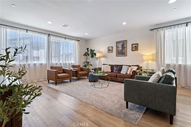 924 E 3rd Street, Santa Ana, CA 92701
