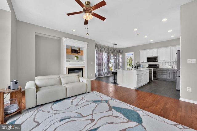 43314 FULLERTON ST, Ashburn, VA 20147