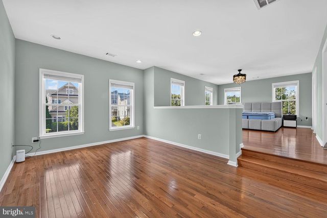 43314 FULLERTON ST, Ashburn, VA 20147