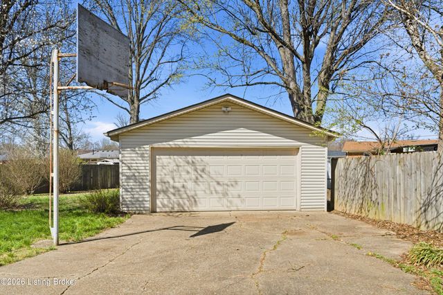 6503 Connie Dr, Louisville, KY 40258