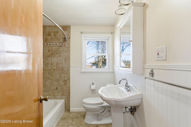 6503 Connie Dr, Louisville, KY 40258