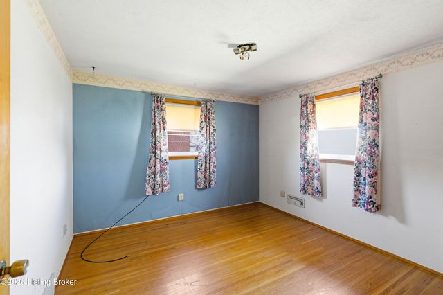 6503 Connie Dr, Louisville, KY 40258