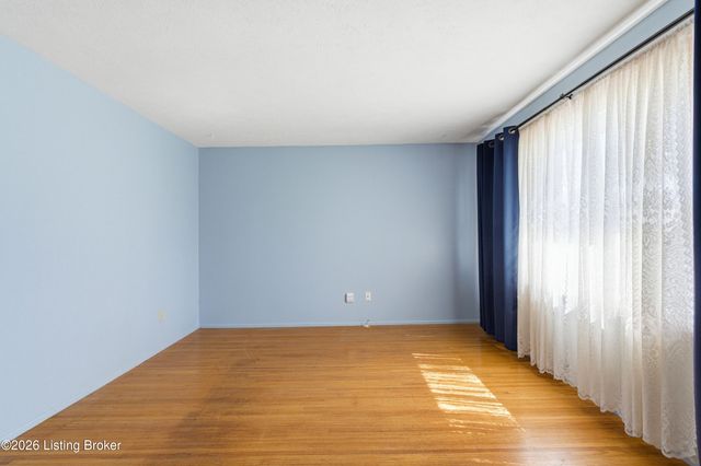 6503 Connie Dr, Louisville, KY 40258