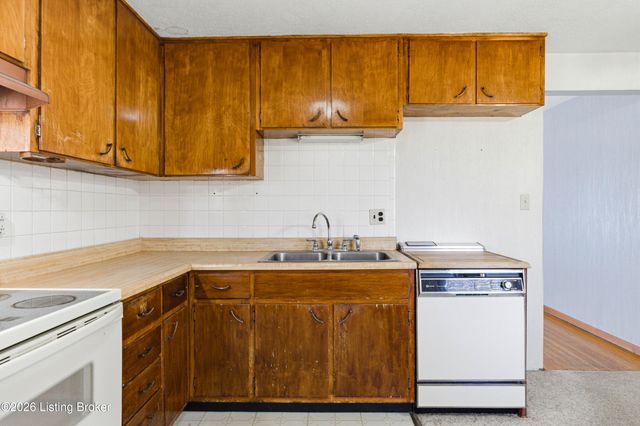 6503 Connie Dr, Louisville, KY 40258