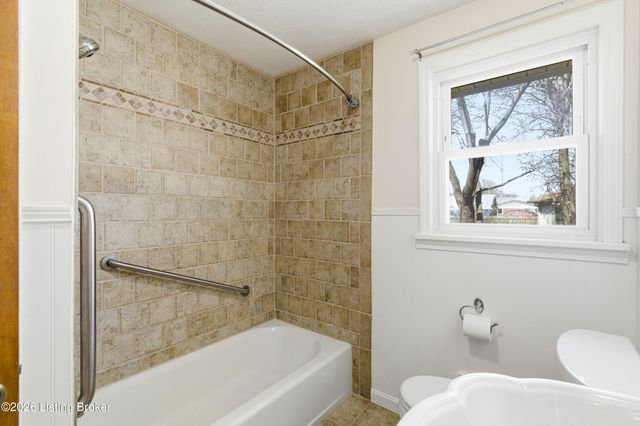 6503 Connie Dr, Louisville, KY 40258