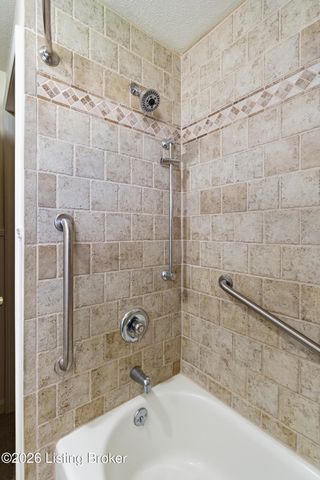 6503 Connie Dr, Louisville, KY 40258