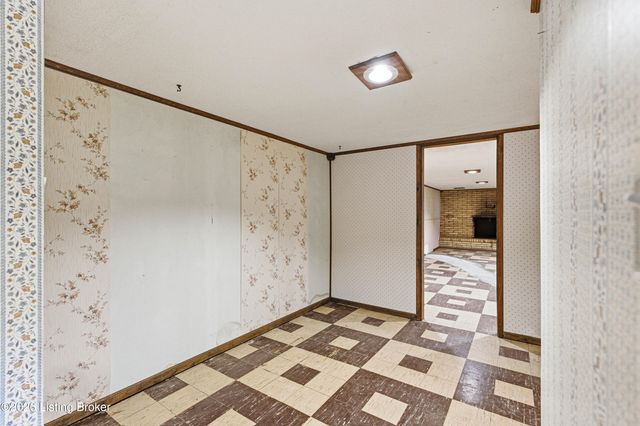 6503 Connie Dr, Louisville, KY 40258