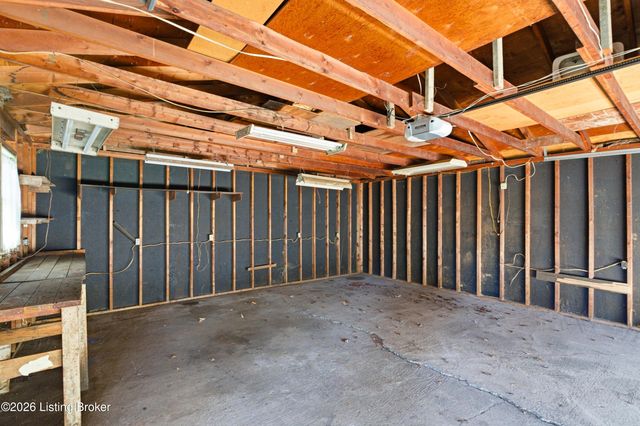 6503 Connie Dr, Louisville, KY 40258