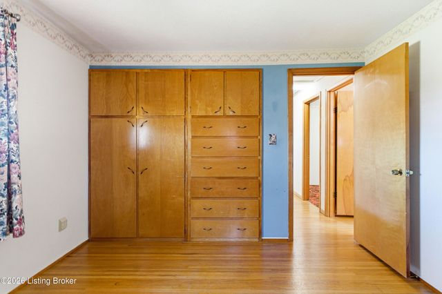 6503 Connie Dr, Louisville, KY 40258