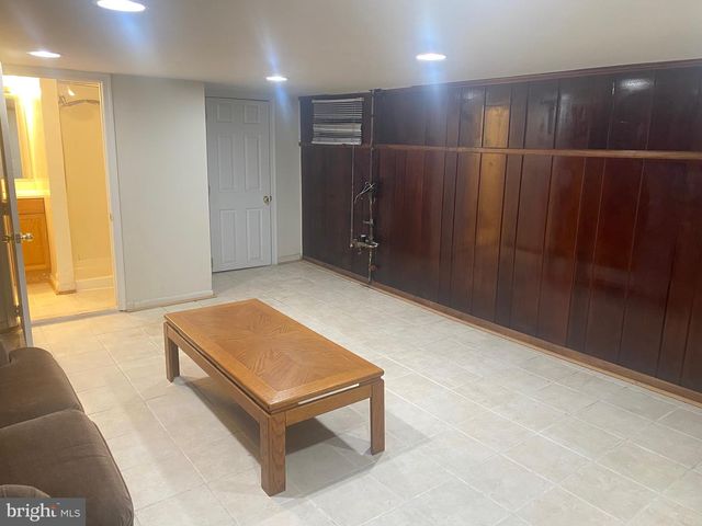 1423 RUATAN ST, Hyattsville, MD 20783