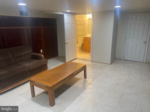 1423 RUATAN ST, Hyattsville, MD 20783