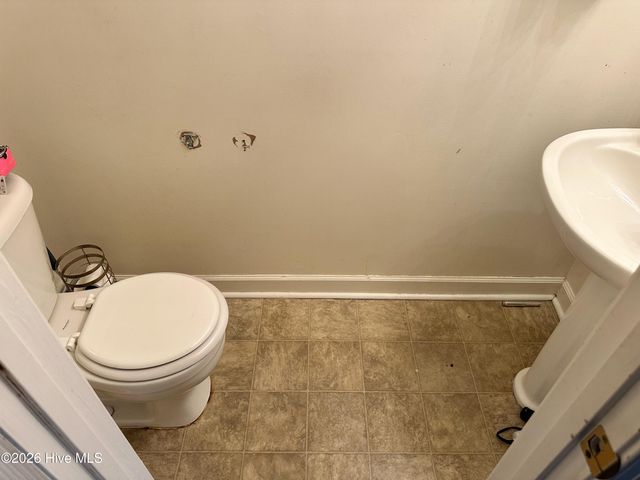 111 Bridgewood Drive, Jacksonville, NC 28546