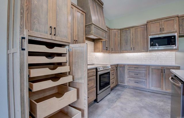 32 Echohawk Ln, Cabot, AR 72023