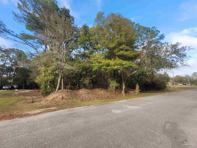 8100 Pond Valley Dr, Pensacola, FL 32506