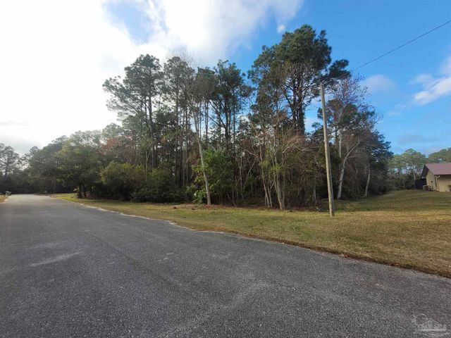 8100 Pond Valley Dr, Pensacola, FL 32506