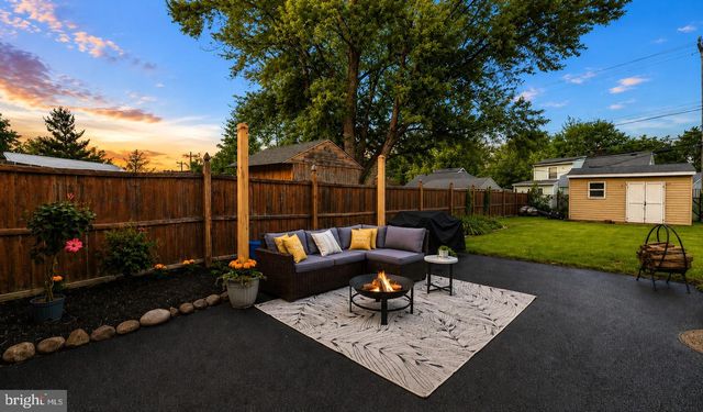 12 HICKORY LN, Levittown, PA 19055