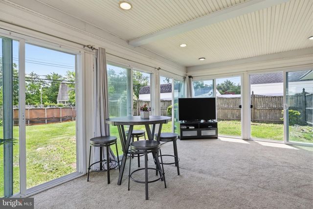 12 HICKORY LN, Levittown, PA 19055