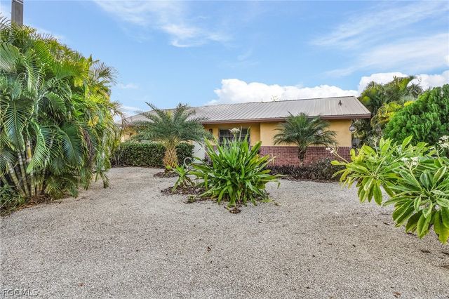 2963 Cussell DR, St James City, FL 33956