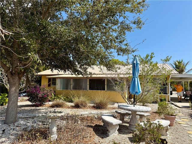 2963 Cussell DR, St James City, FL 33956