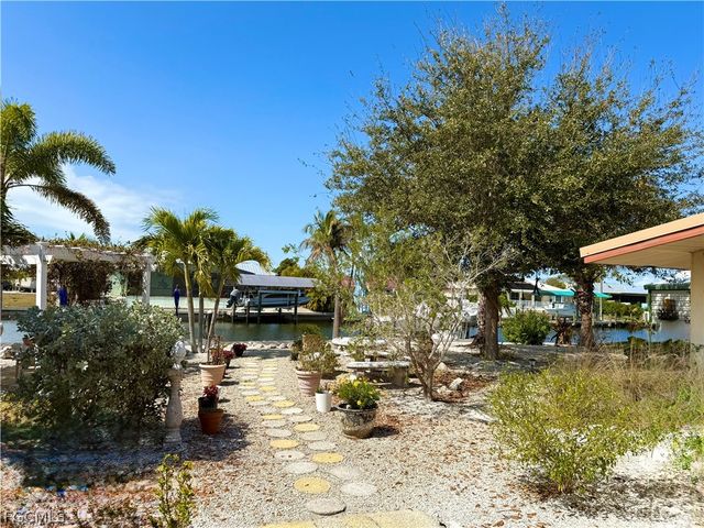 2963 Cussell DR, St James City, FL 33956