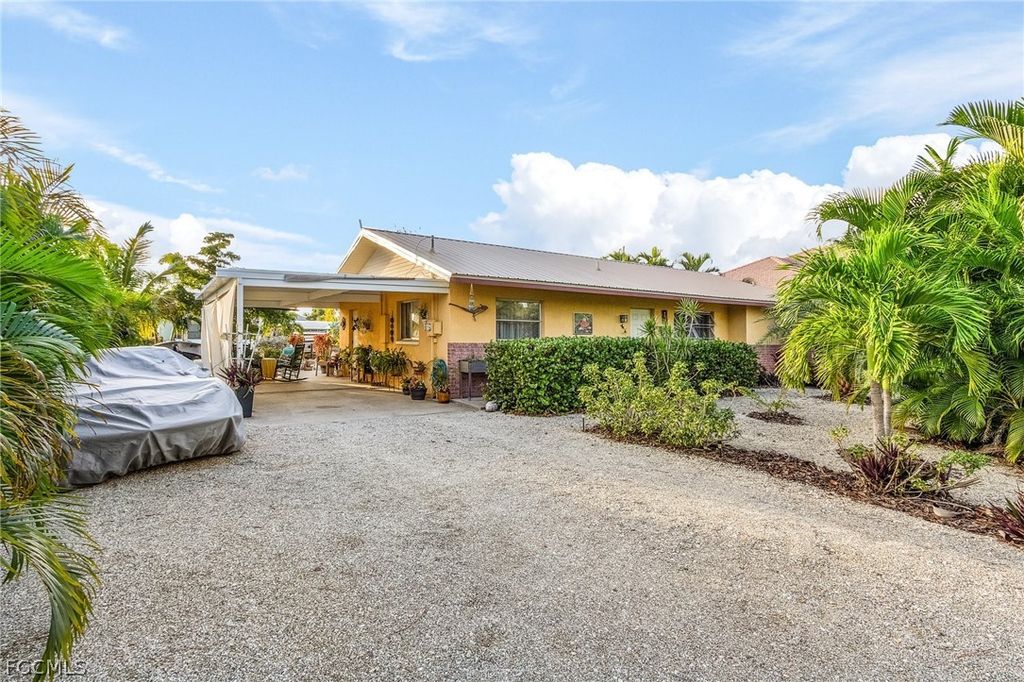 2963 Cussell DR, St James City, FL 33956