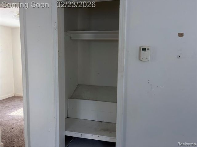 95 W Beverly Avenue, Pontiac, MI 48340