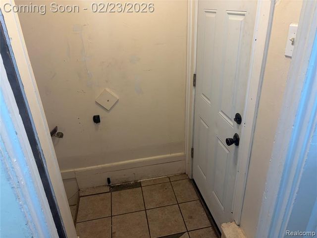 95 W Beverly Avenue, Pontiac, MI 48340