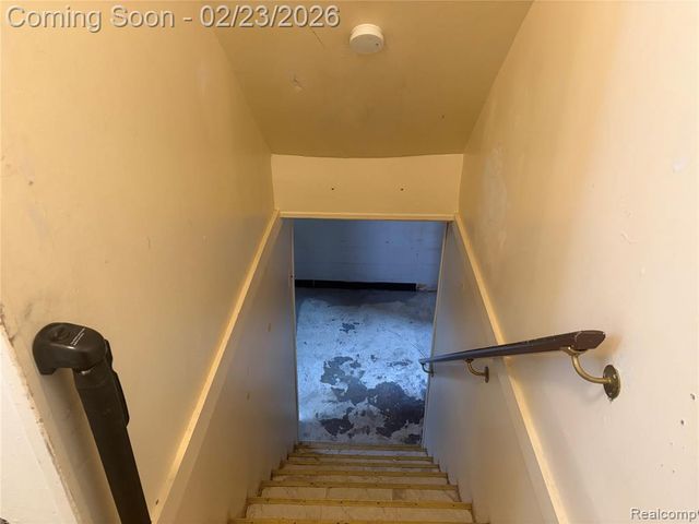 95 W Beverly Avenue, Pontiac, MI 48340