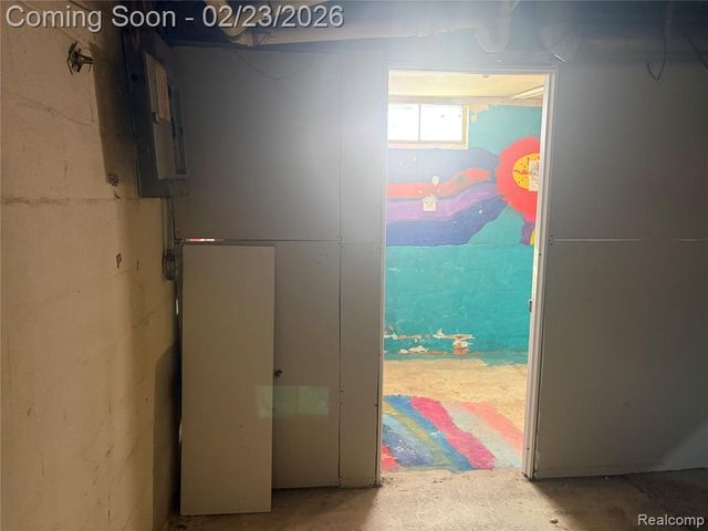 95 W Beverly Avenue, Pontiac, MI 48340