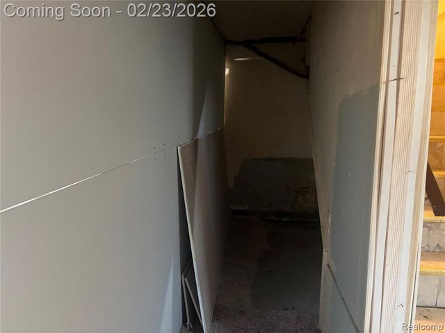 95 W Beverly Avenue, Pontiac, MI 48340