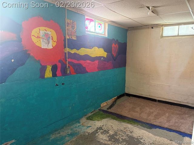 95 W Beverly Avenue, Pontiac, MI 48340