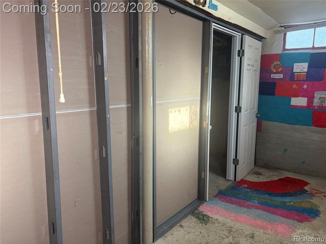 95 W Beverly Avenue, Pontiac, MI 48340