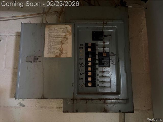 95 W Beverly Avenue, Pontiac, MI 48340