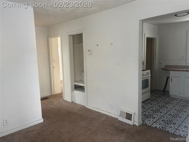 95 W Beverly Avenue, Pontiac, MI 48340