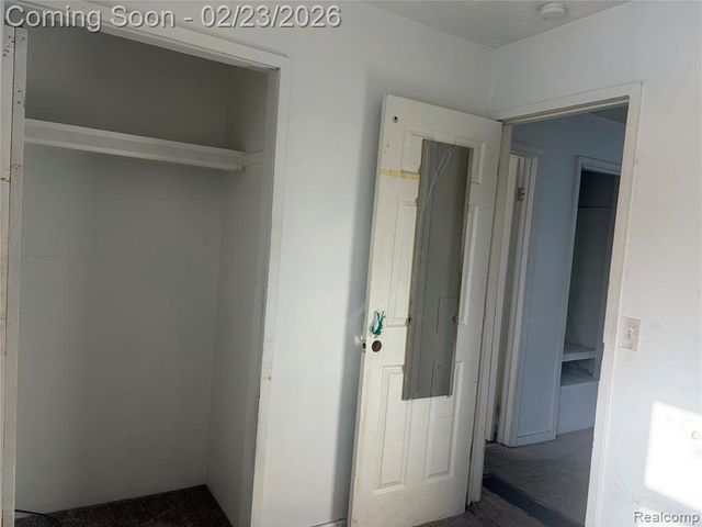 95 W Beverly Avenue, Pontiac, MI 48340