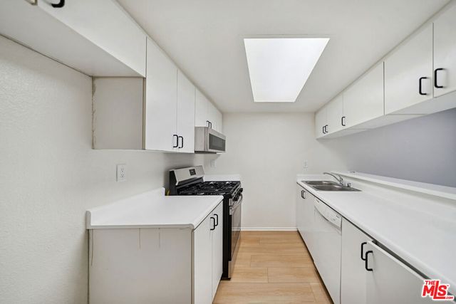 870 Crenshaw Boulevard 204, Los Angeles, CA 90005