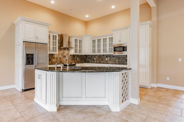 2393 E Valley Water Mill Road, Springfield, MO 65803