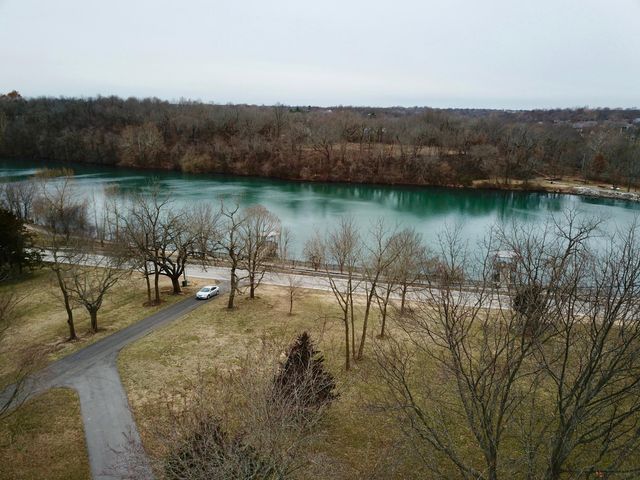 2393 E Valley Water Mill Road, Springfield, MO 65803