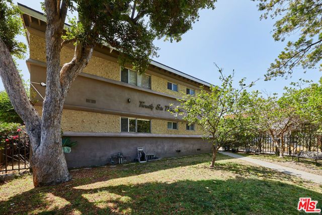 2636 Kansas Avenue 13, Santa Monica, CA 90404