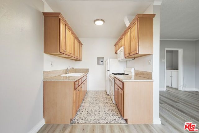 2636 Kansas Avenue 13, Santa Monica, CA 90404