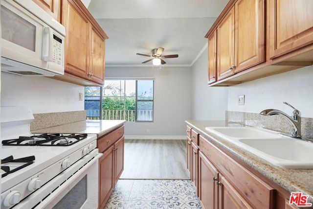 2636 Kansas Avenue 13, Santa Monica, CA 90404