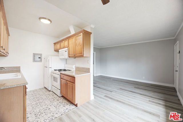 2636 Kansas Avenue 13, Santa Monica, CA 90404