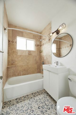 2636 Kansas Avenue 13, Santa Monica, CA 90404