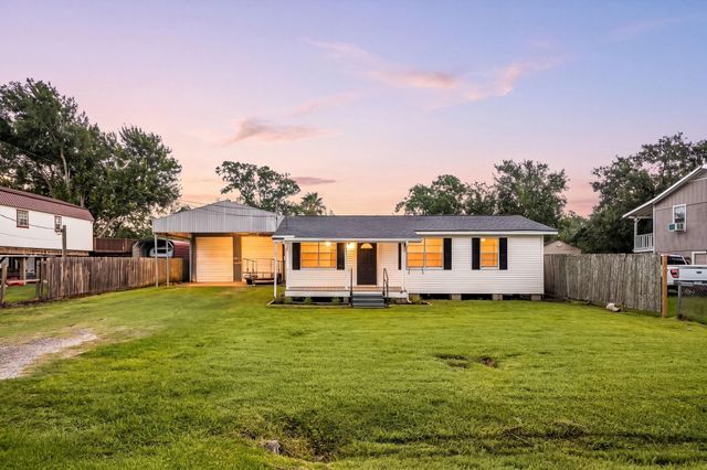 221 11th Street, San Leon, TX 77539
