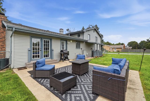 16123 S Peerless Drive, Plainfield, IL 60586