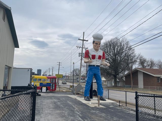 1530 E St Louis Street, Springfield, MO 65802