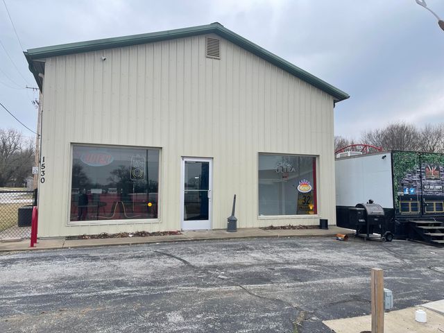 1530 E St Louis Street, Springfield, MO 65802